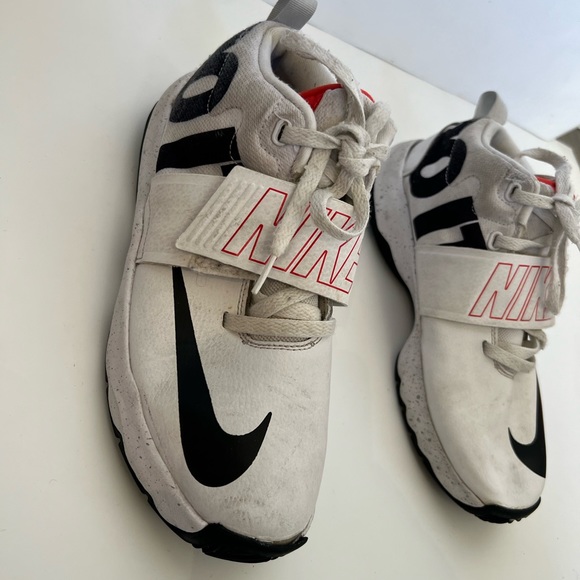 Nike boys size 6 white sneaker…. - Picture 3 of 6